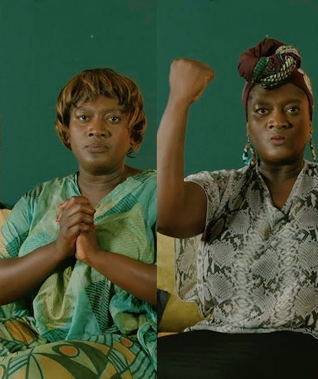Man sieht Thelma Buabeng, die zwei mal unterschiedlich verkleidet ist. Die Kleider der beiden dargestellten Figuren sind bunt, der Hintergrund ist grün.