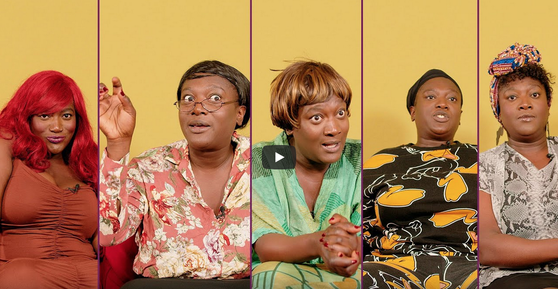 Man sieht Thelma Buabeng, die fünf mal unterschiedlich verkleidet ist. Die Kleider der fünf dargestellten Figuren sind sehr bunt, der Hintergrund ist gelb.